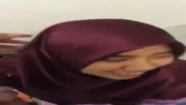 Bokep Hijab Asisten Jilbab Dipaksa BJ di Kantor Hot