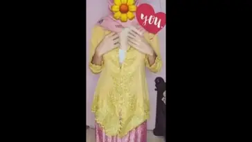 Streaming Cewek Kebaya Pink Berani Pamer Belahan